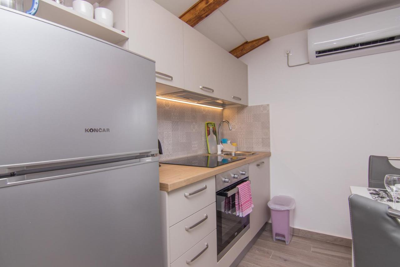 Apartmani Mario Malinska Exterior foto