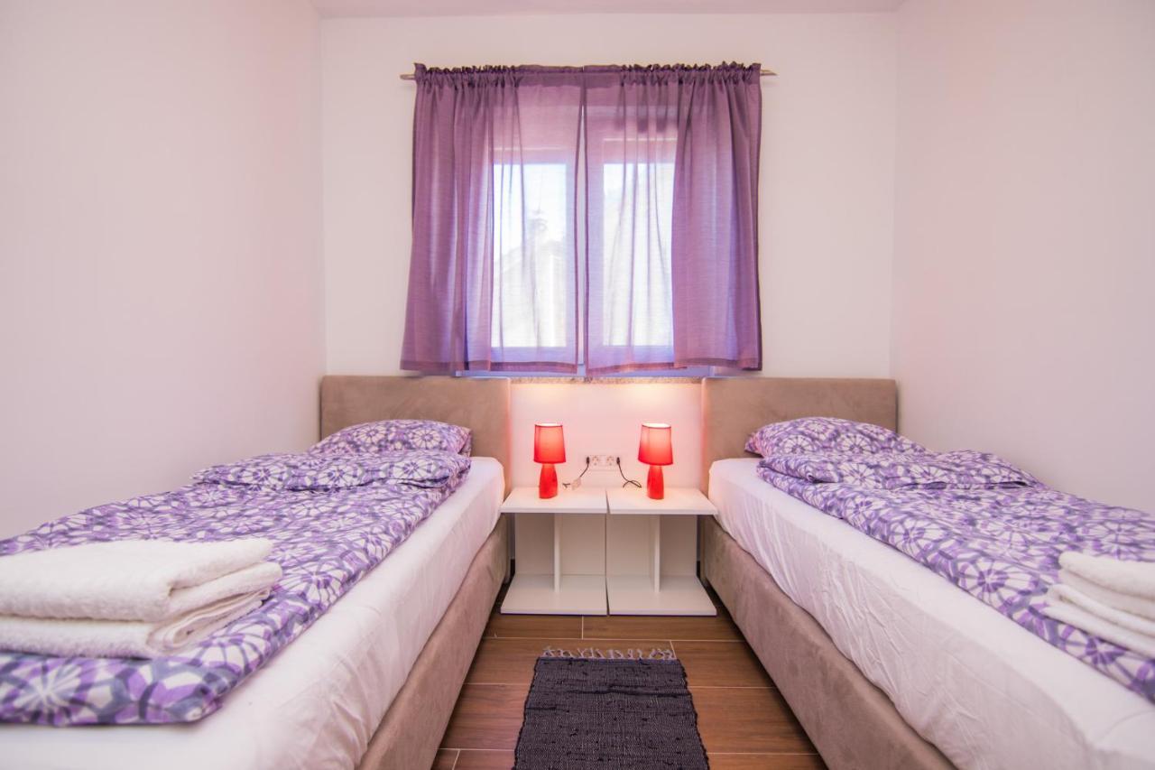 Apartmani Mario Malinska Exterior foto