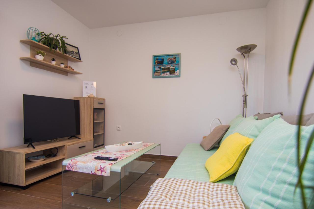 Apartmani Mario Malinska Exterior foto