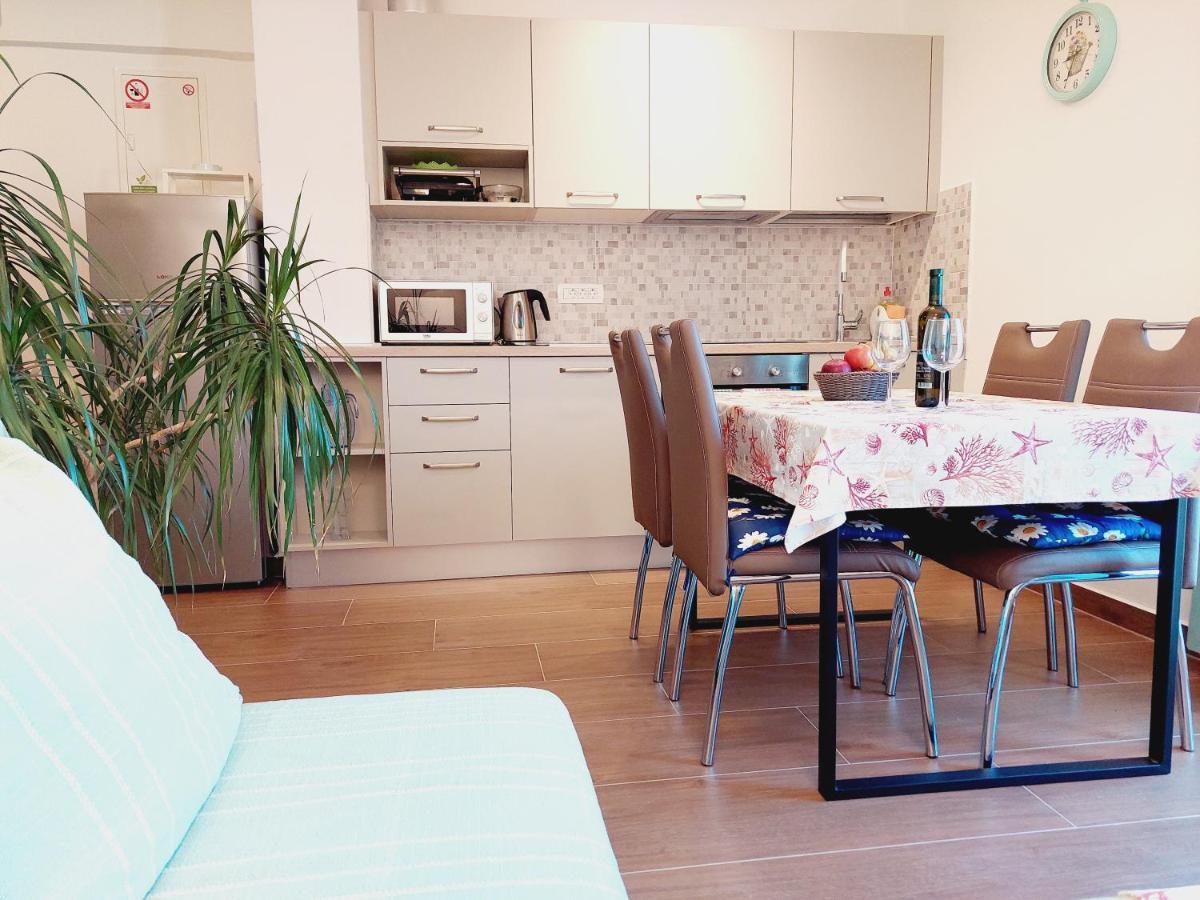 Apartmani Mario Malinska Exterior foto