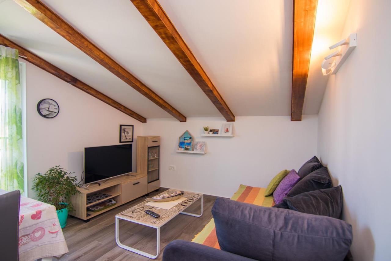 Apartmani Mario Malinska Exterior foto