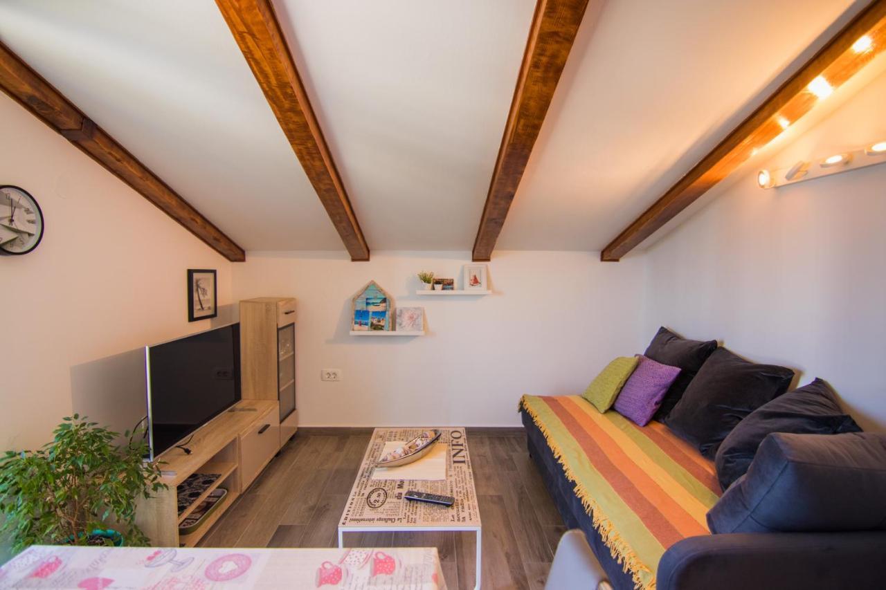 Apartmani Mario Malinska Exterior foto